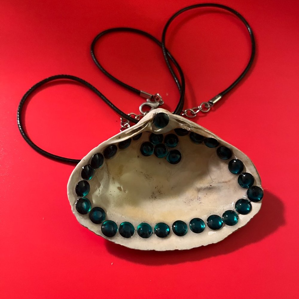 Rhinestone Seashell Hand Design - Picture 9 of 16